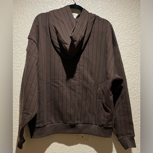 ALO Yoga NWT Pinstripe Hoodie Sweatshirt in Expresso Size M - Picture 5 of 9